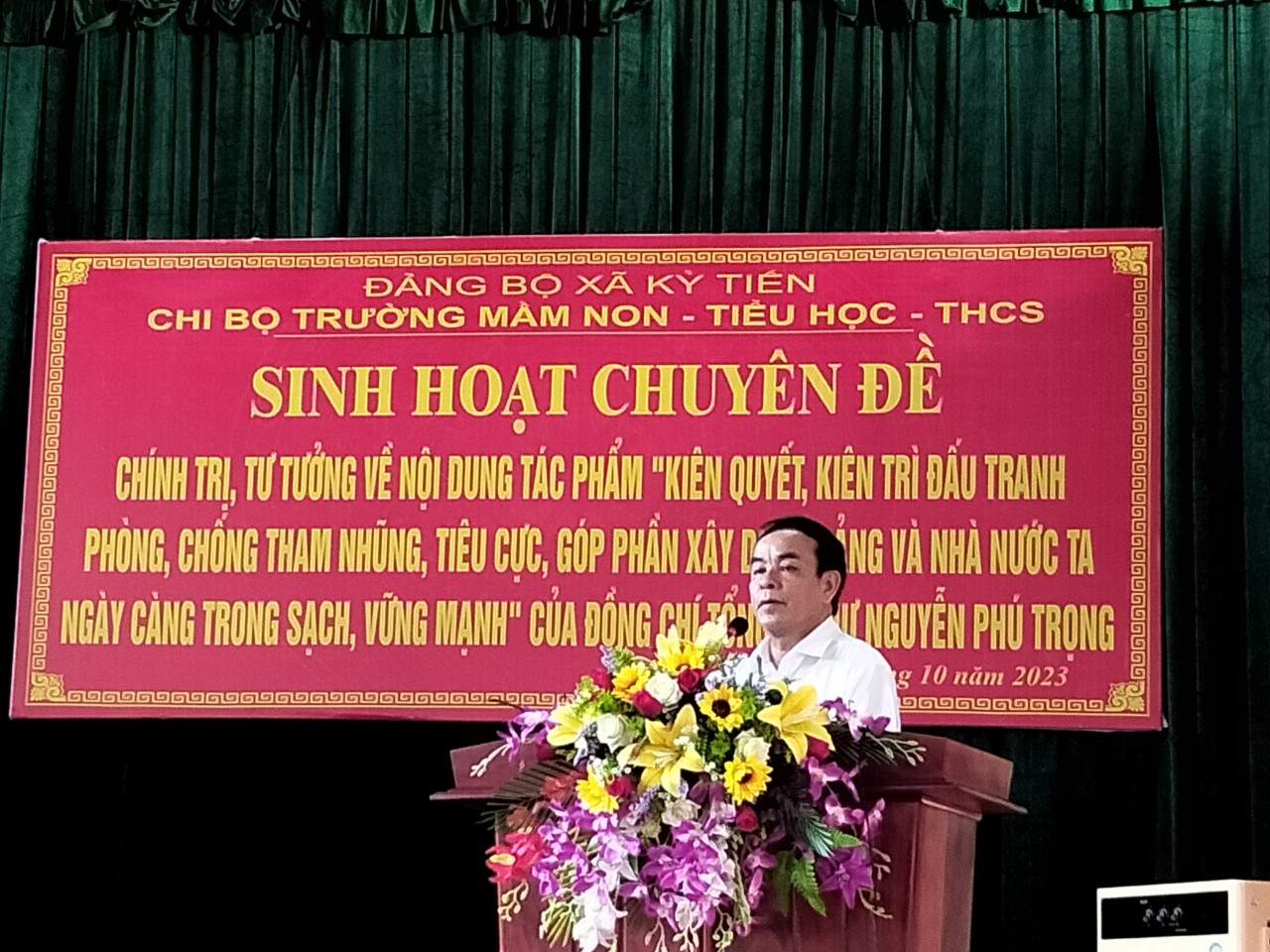 Đ/c Phạm Văn Long - Bí thư Đảng ủy phát biểu chỉ đạo tại 3 trường học